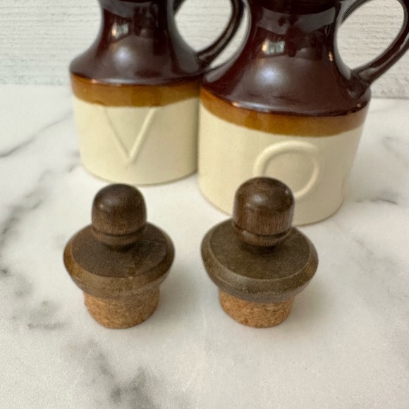 Pair of two tone ceramic stoneware oil and vinegar cruets jar with cork lids - Picture 2 of 6